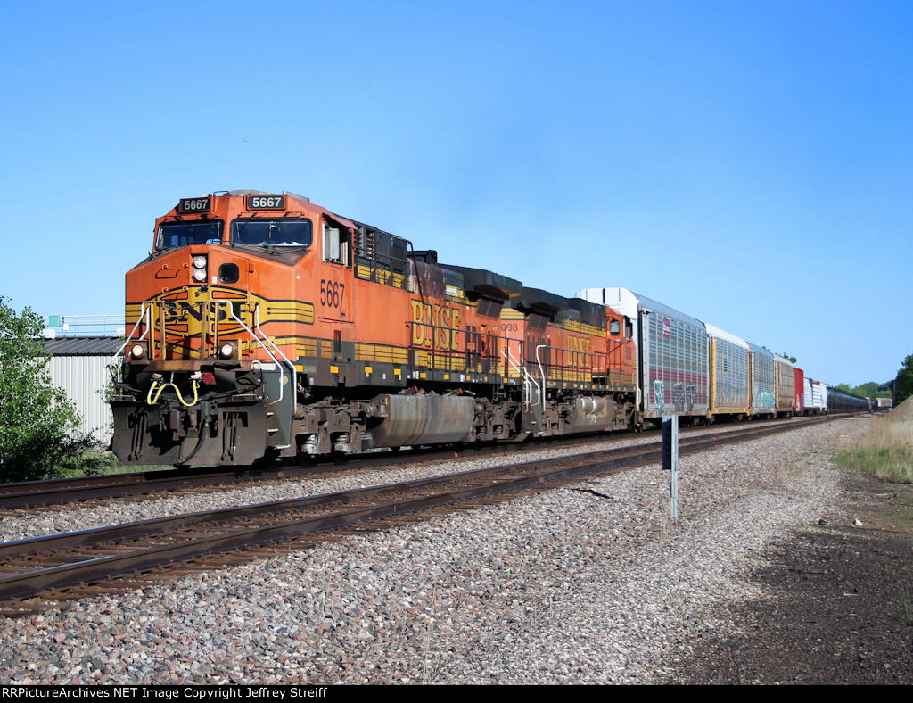 BNSF 5667